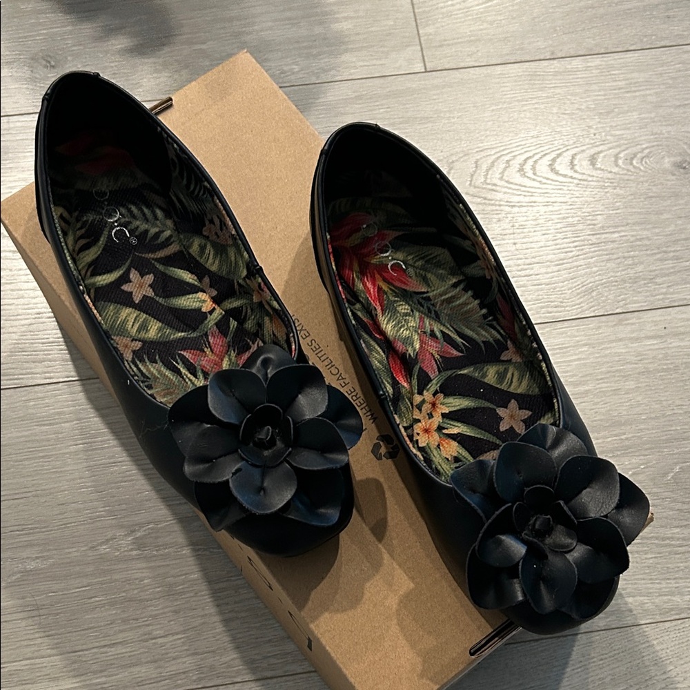 b.o.c. Women’s Black Flats with Floral Detail